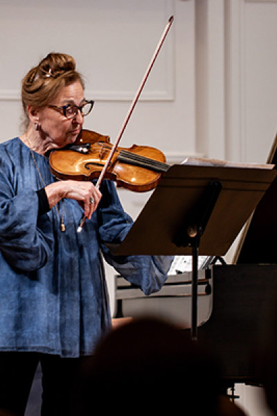 Almita Vamos, MIC violin faculty
