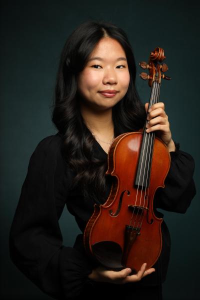 Music Institute Academy member, Lauren Kim